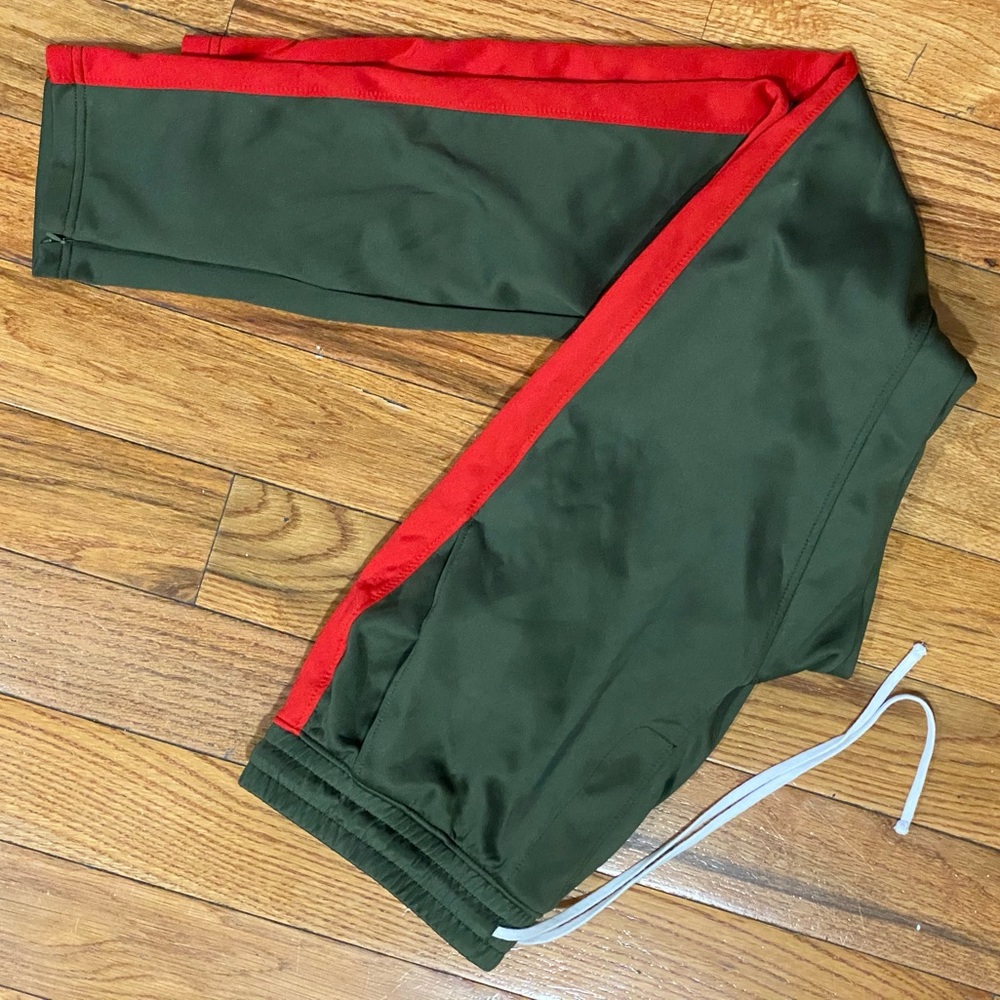 Elwood Joggers in Green and Red